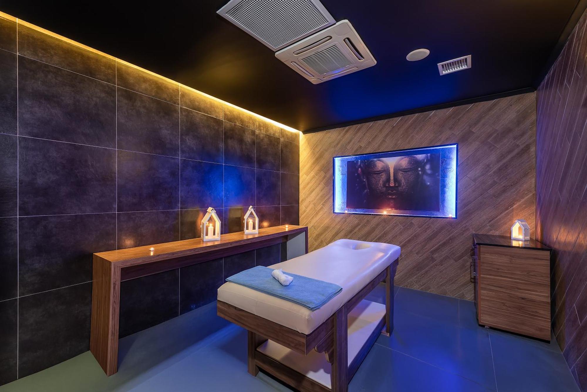 Hotel White 5*