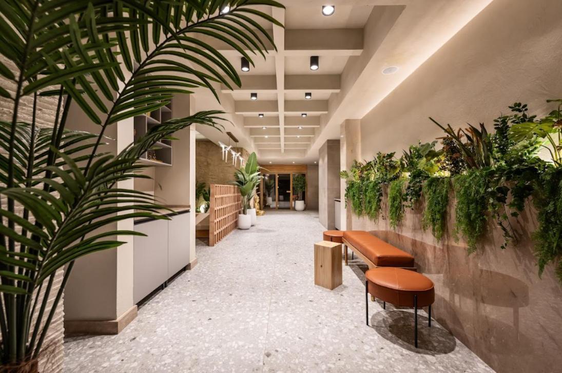 Hotel White