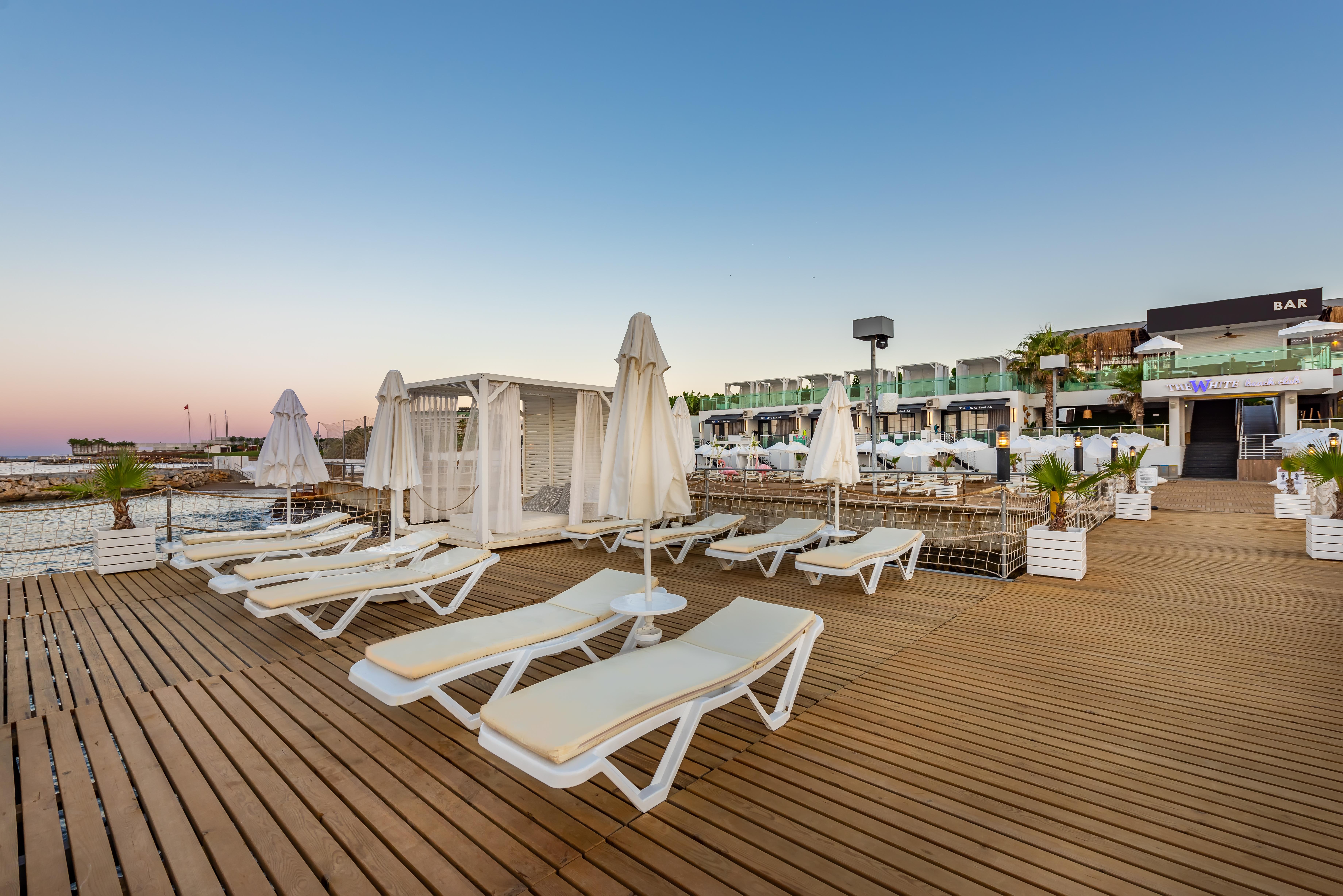Hotel White 5*